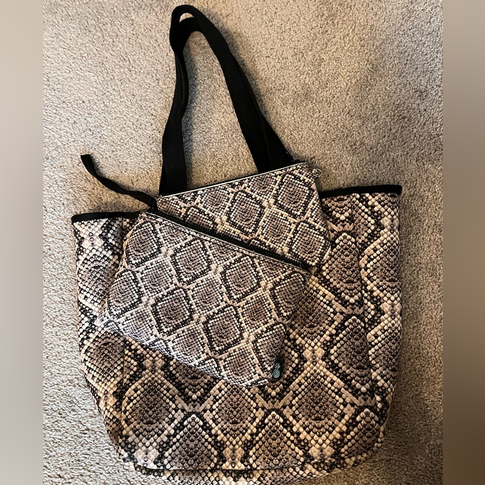 🆕 Tommy Bahama Black, Beige Gray Snake Print Tote 3 piece Set like new - Picture 7 of 11